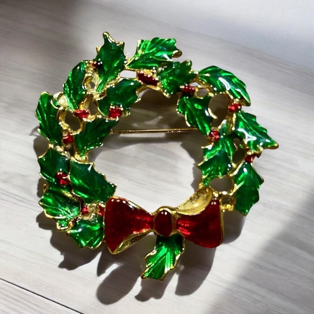 Christmas Wreath Holly Berries Red Bow Enamel 2" Gold-tone Brooch EUC Gorgeous
