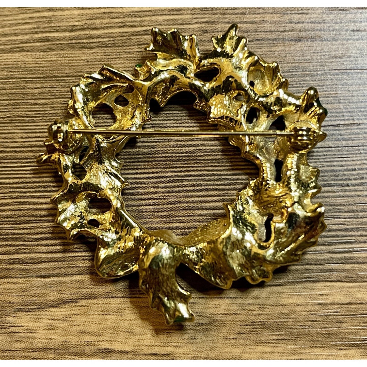 Christmas Wreath Holly Berries Red Bow Enamel 2" Gold-tone Brooch EUC Gorgeous
